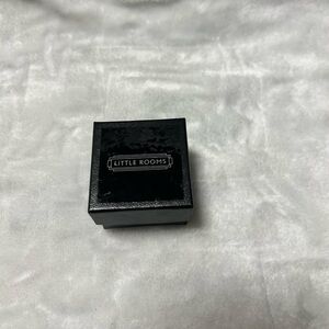 2 little rooms black ring storage gift box ONLY